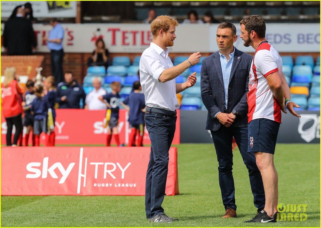 prince harry encourages youth to check their phones less during leeds  333924292