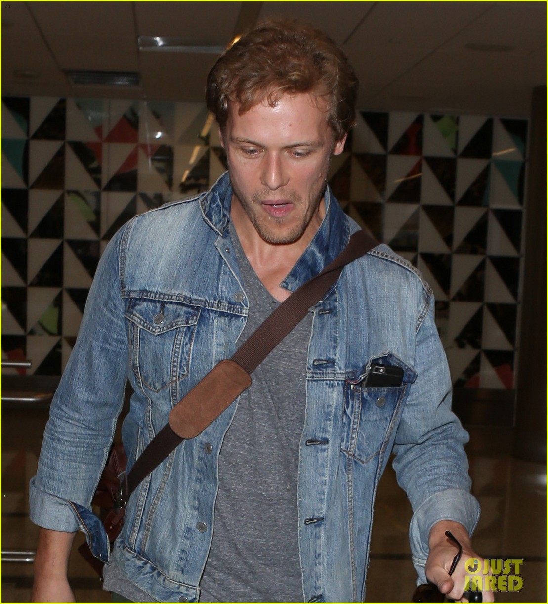 sam heughan greets his fans upon arrival in san diego 083931074