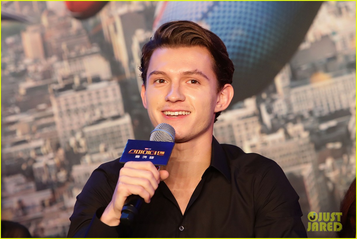 tom holland relive lip sync battle performance 023922996