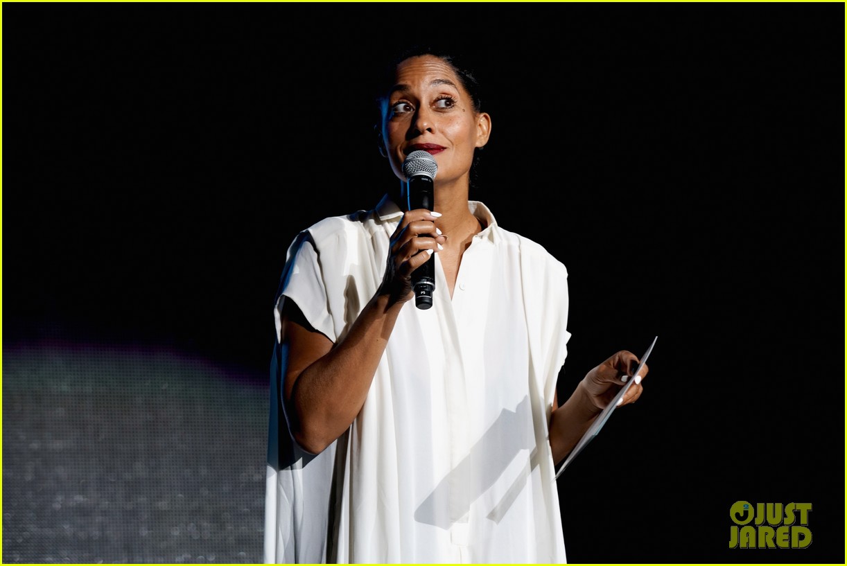 john tracee hit the stage at essence music festival01