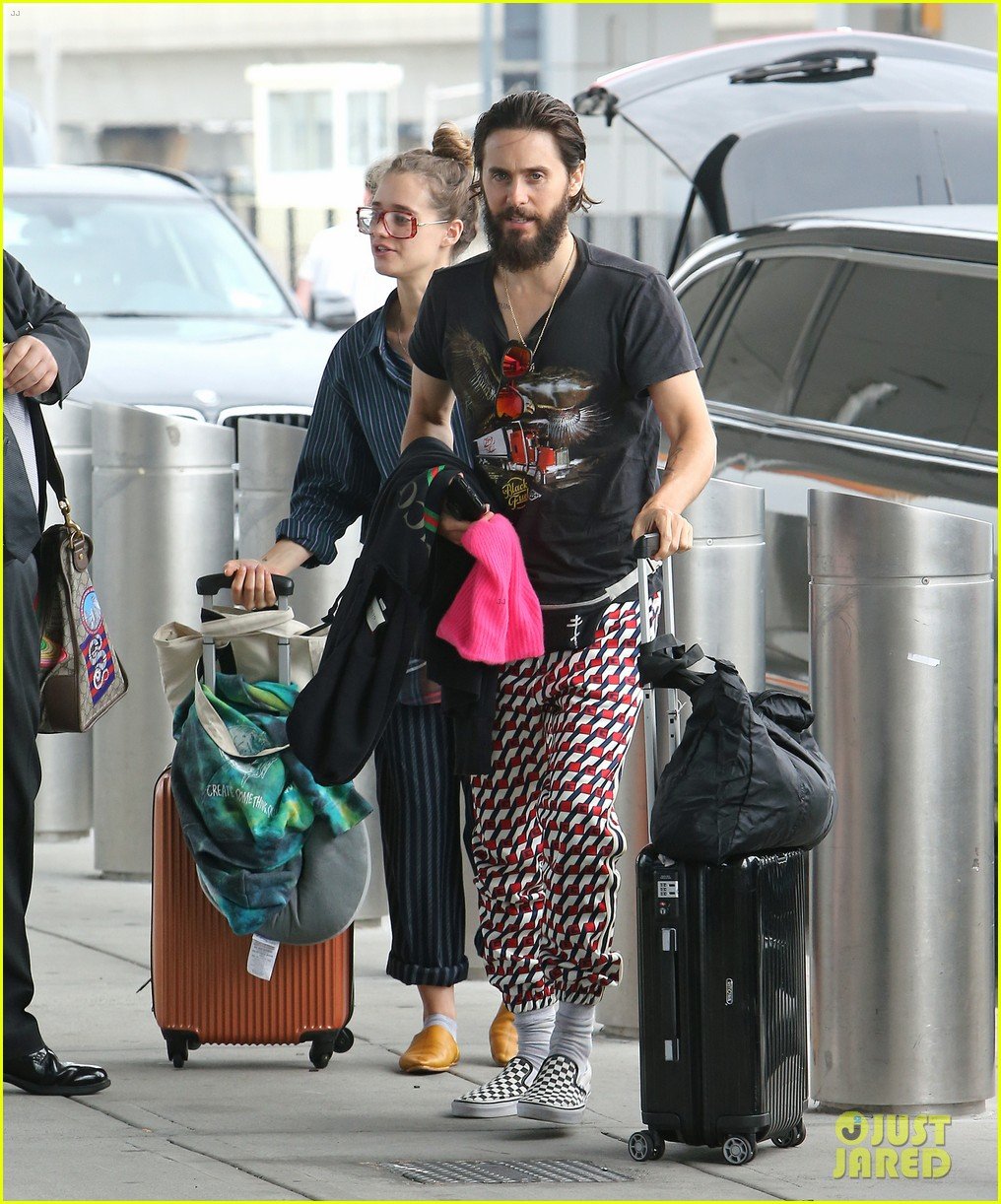 jared leto grabs lunch with rumored girlfriend valery kaufman in nyc 053933043
