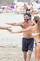 eva longoria flaunts pda with her husband during beach volleyball game 05