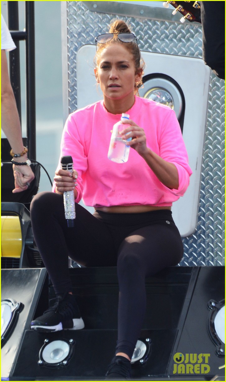 jennifer lopez wears revealing outfit for july 4th taping with alex rodriguez 06