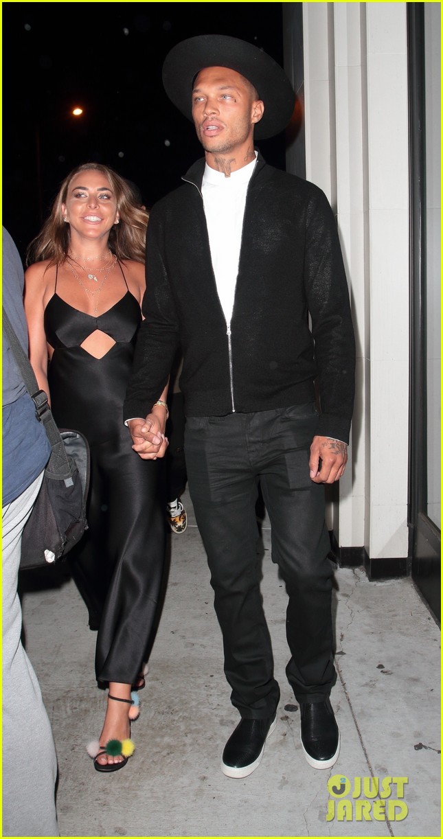 'Hot Felon' Jeremy Meeks & Girlfriend Chloe Green Hold Hands on Date