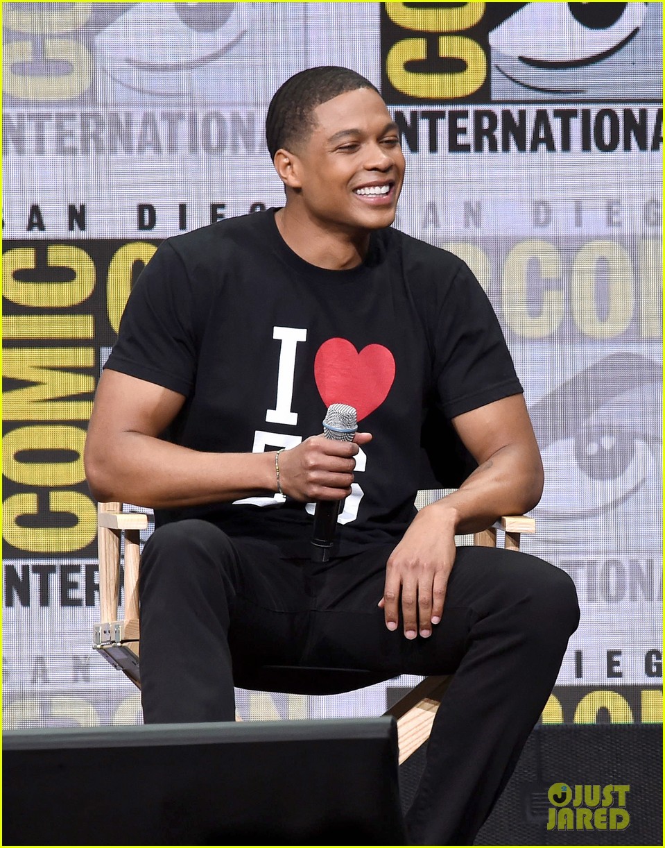 ezra miller ray fisher flash their abs at comic con 123932170