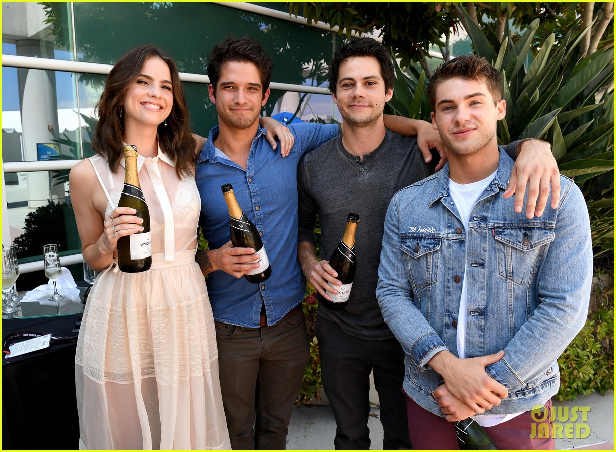 dylan obrien reunites with teen wolf cast at comic con 013930964
