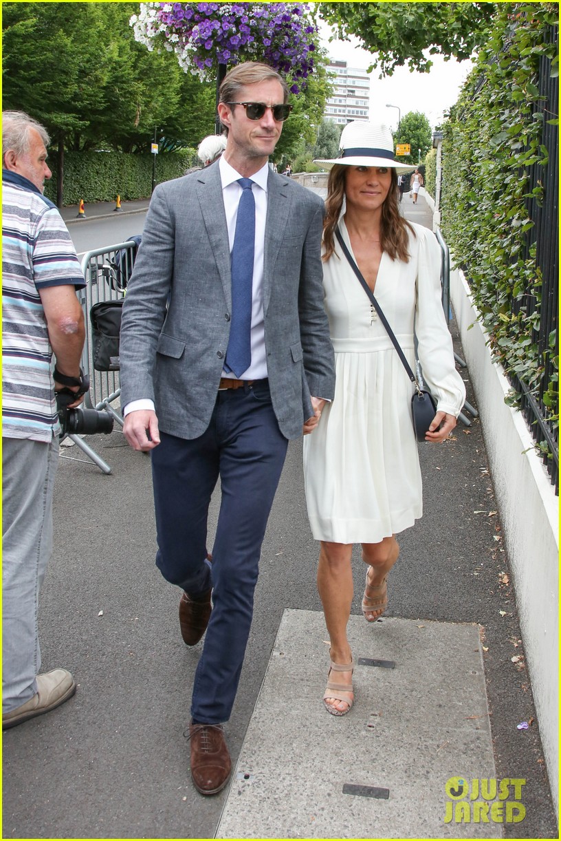 pippa middleton sits in royal box at wimbledon with her husband 043928114