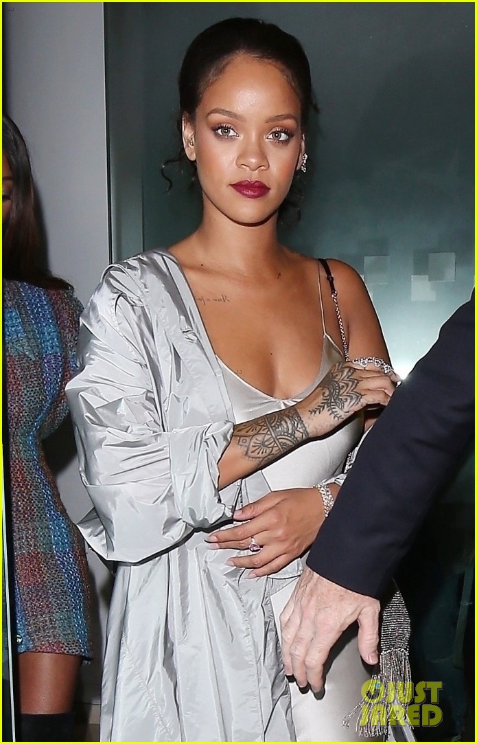rihanna stuns in silver at valerian after party 043933505