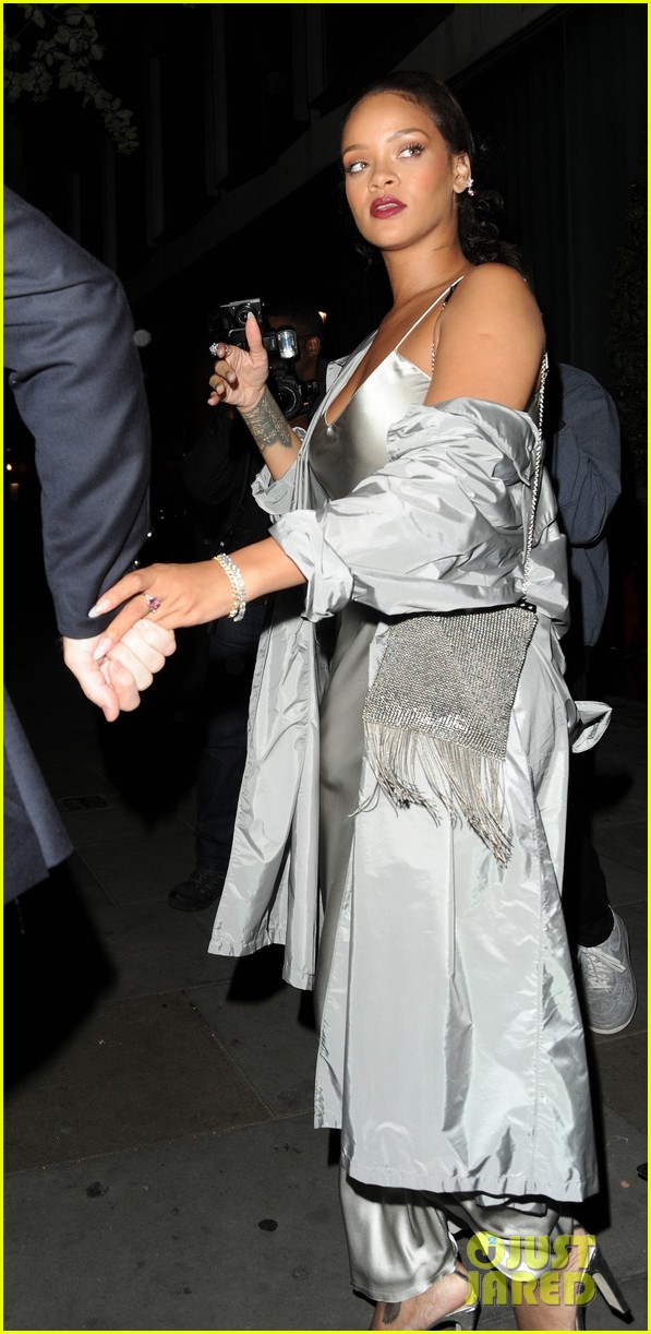 rihanna stuns in silver at valerian after party 05