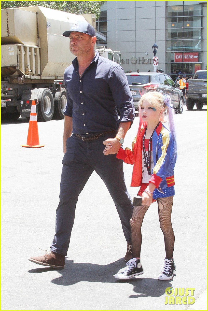 liev schreiber sons dress up in costume at comic con 05