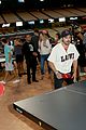justin theroux jason bateman hold hands at charity ping pong tournament 25