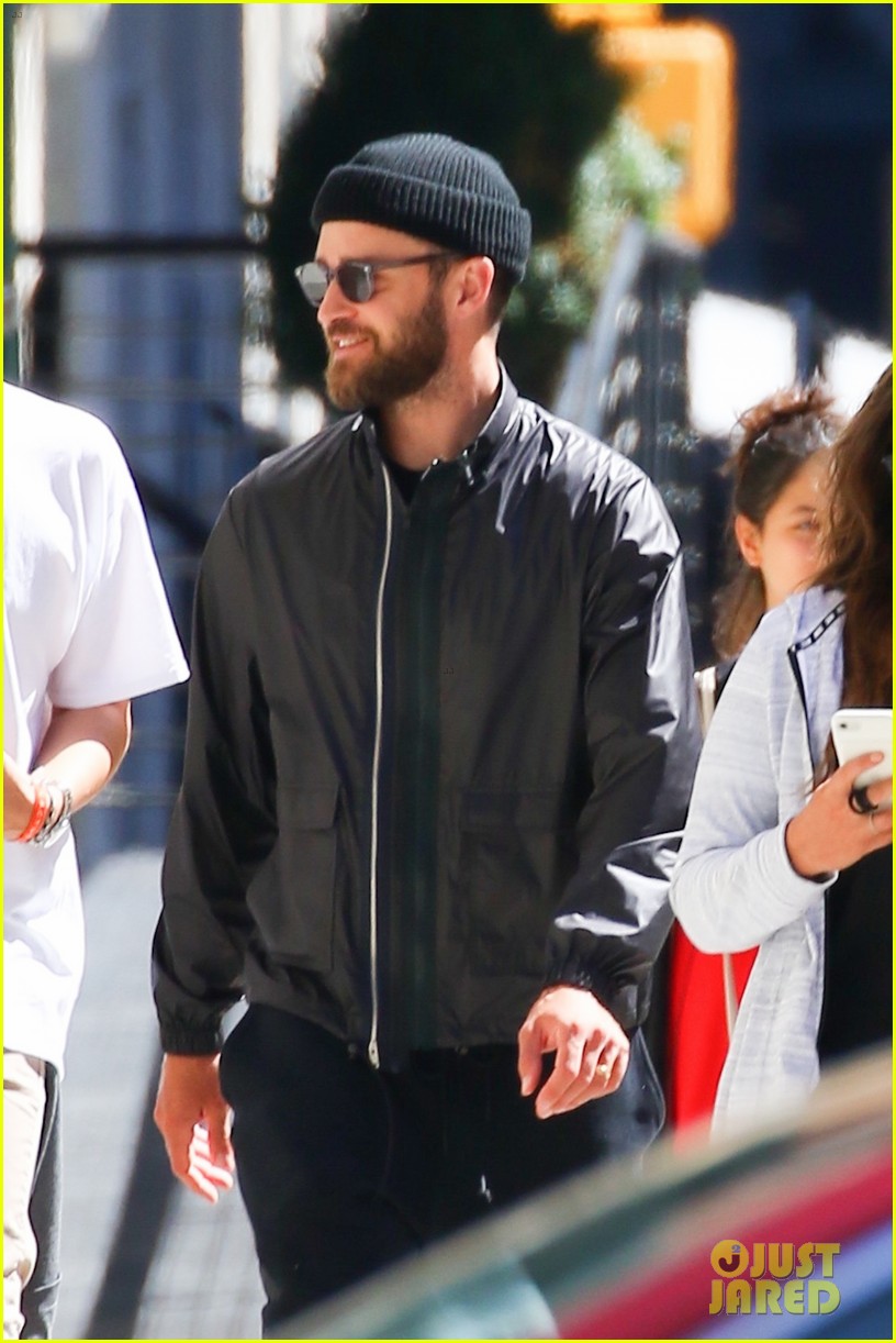 justin timberlake keeps a low profile while out with friends 023934119