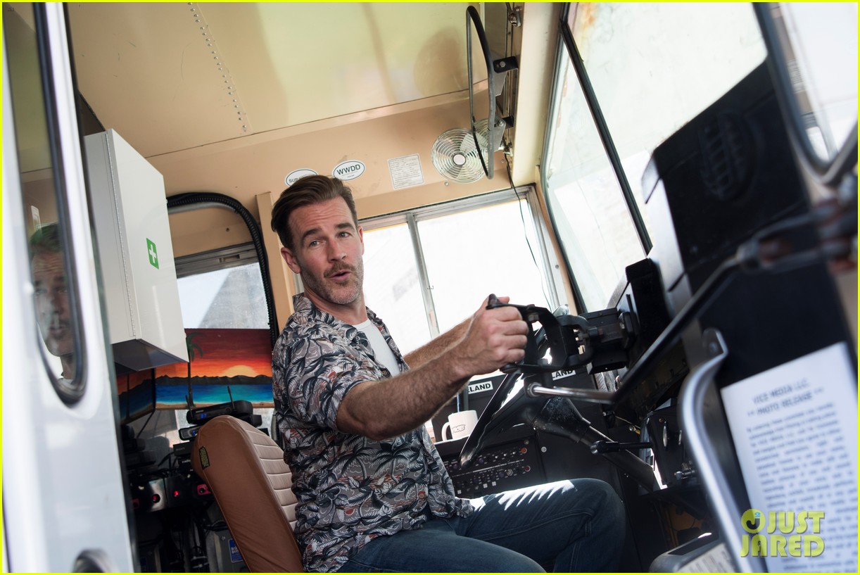 james van der beek lets loose at comic con for what would diplo do 17