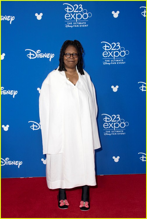 whoopi goldberg wears minnie mouse shoes d23 legends award 063928151