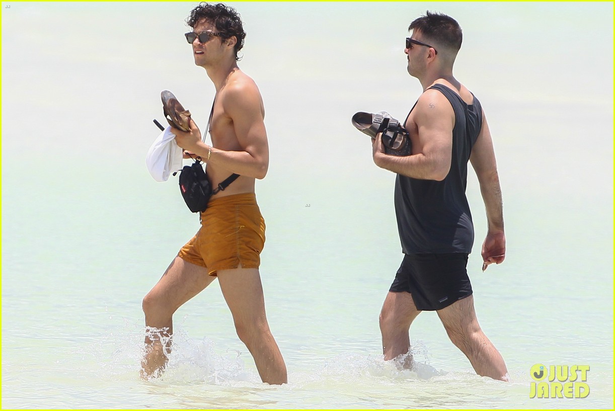 zachary quinto miles mcmillan mexican beach vacation 373923452