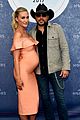 jason aldean pregnant wife brittany kerr attend acm honors 2017 01