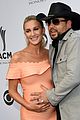 jason aldean pregnant wife brittany kerr attend acm honors 2017 05