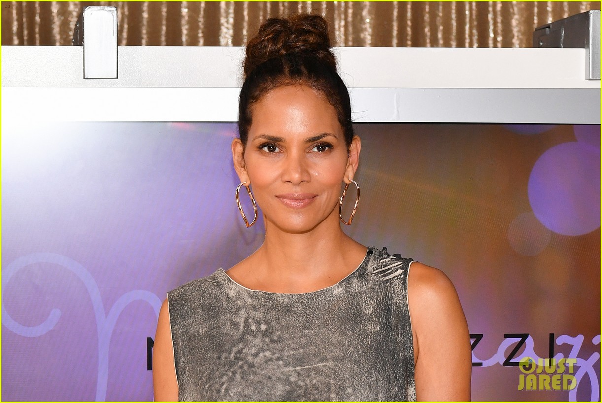 halle berry recalls when she almost lost nahla in a store 04