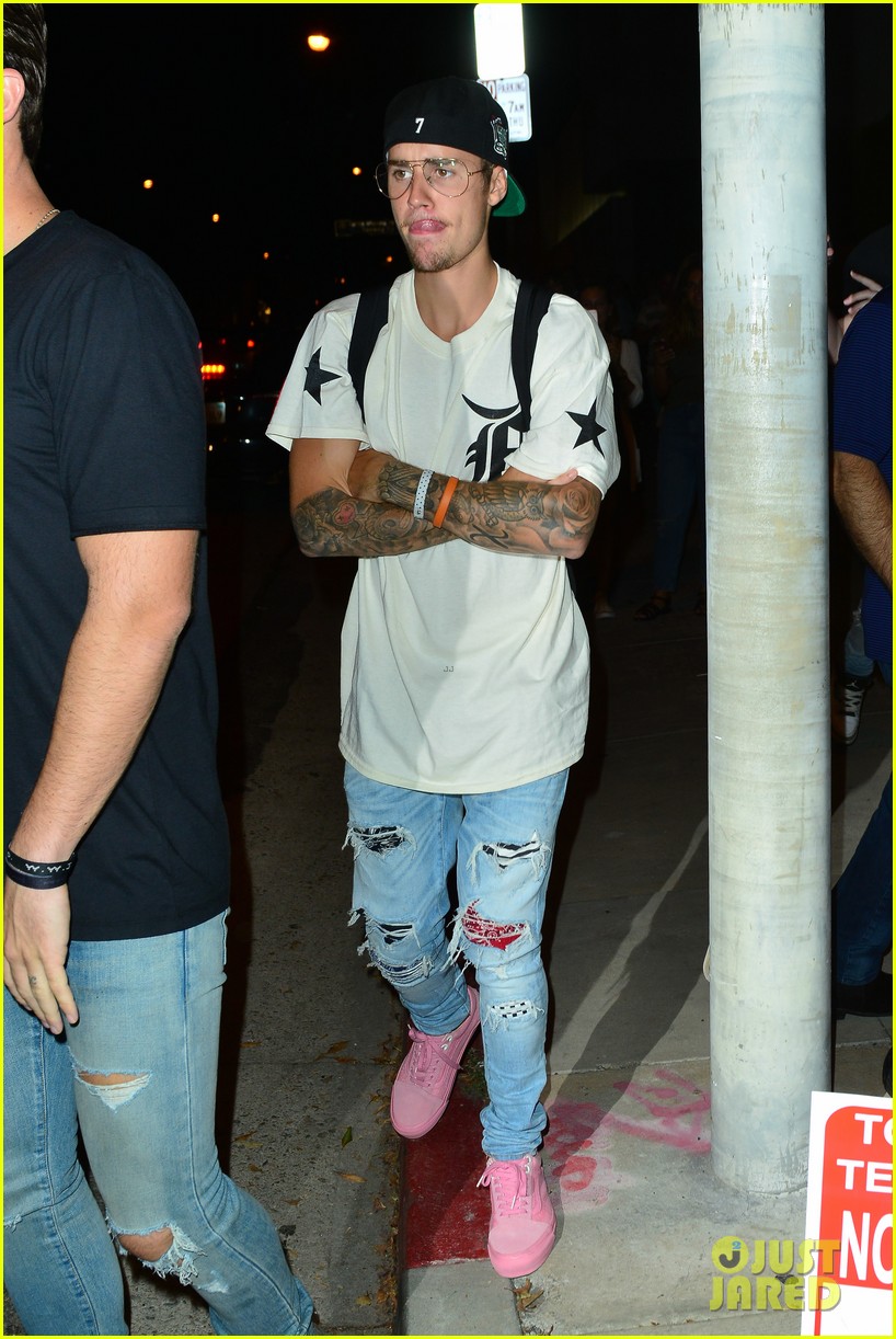 justin bieber attends the launch event for his new t shirt collection 083937710