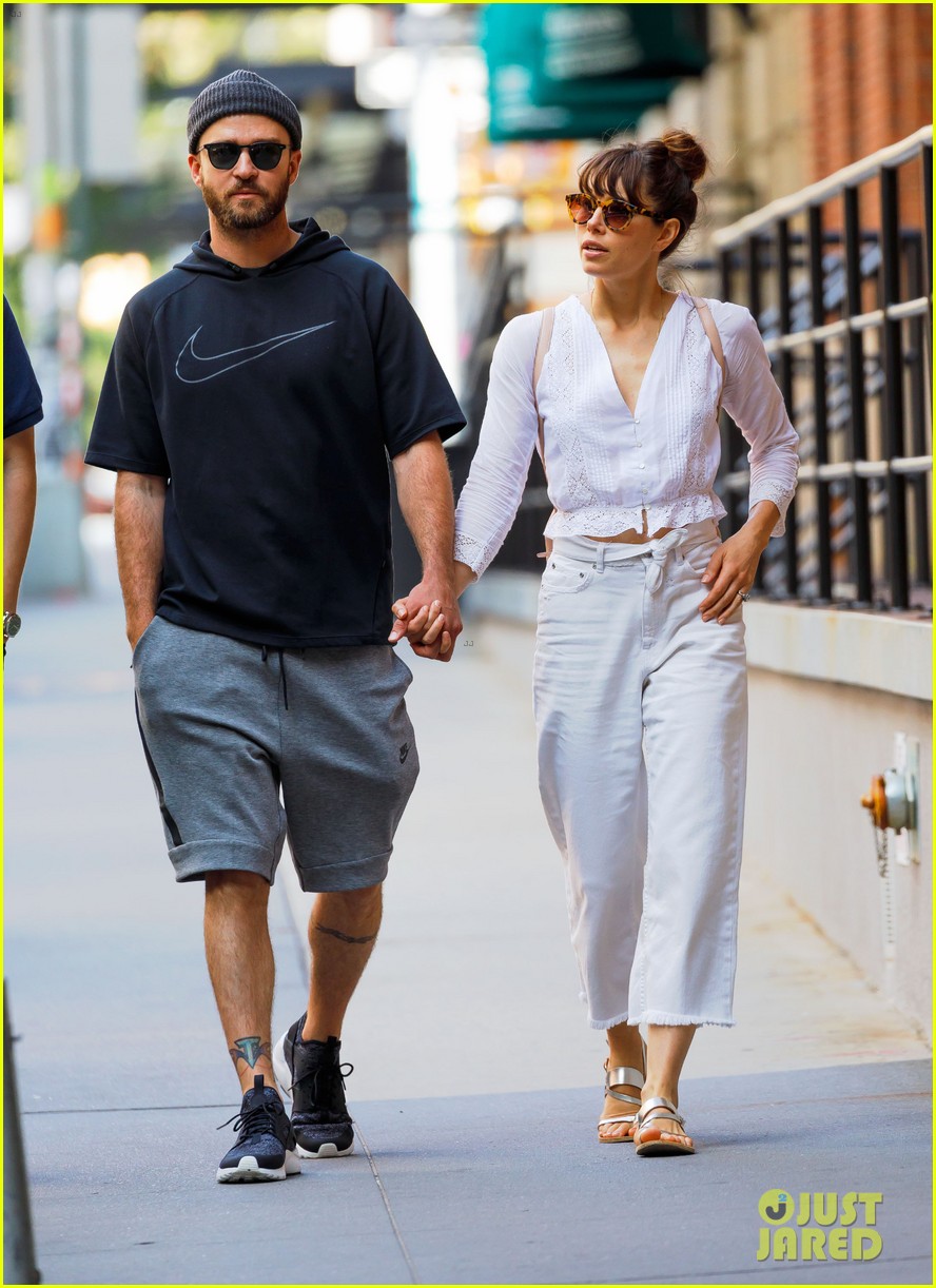 Justin Timberlake & Jessica Biel Head to Brunch Hand in Hand Photo