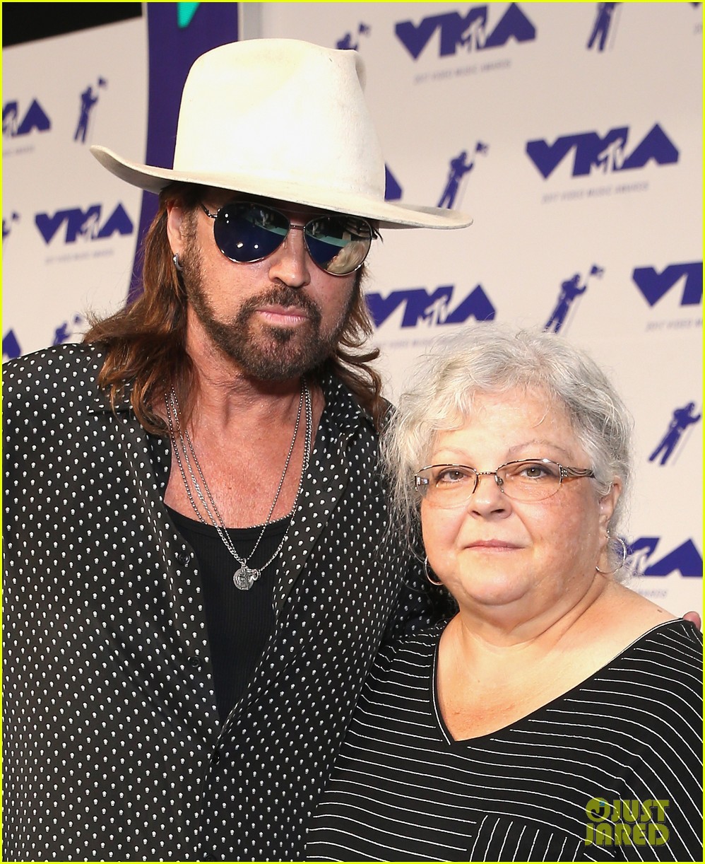 Heather Heyer's Mom Susan Bro Attends MTV VMAs 2017 Photo 3946837(00)