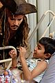 johnny depp dresses as jack sparrow to visit childrens hospital 02