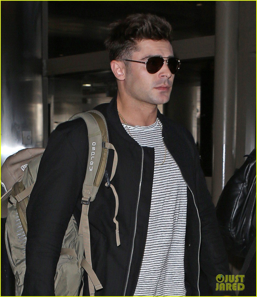 zac efron catches a flight out of los angeles 043936661