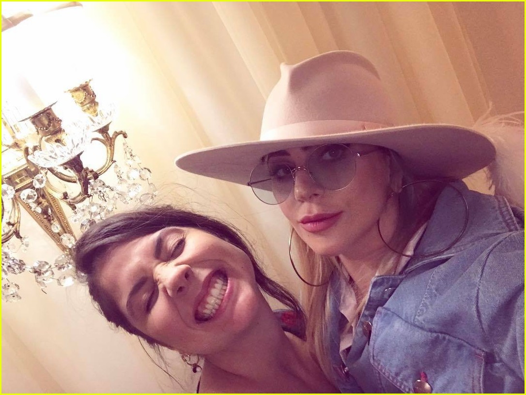 lady gaga throws a bbq for her day off from touring 063944640