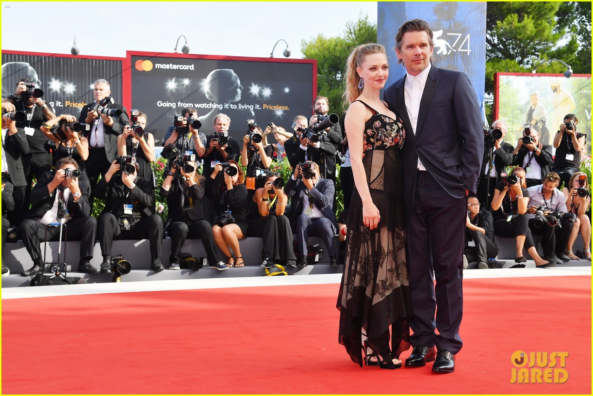 ethan hawke gets support from ex uma thurman son levon at first reformed premiere 083948585