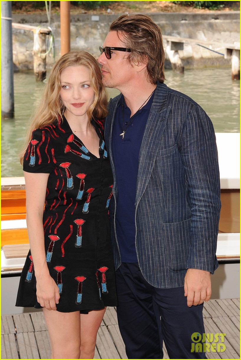 amanda seyfried joins ethan hawke at first reformed venice film fest photo call 23