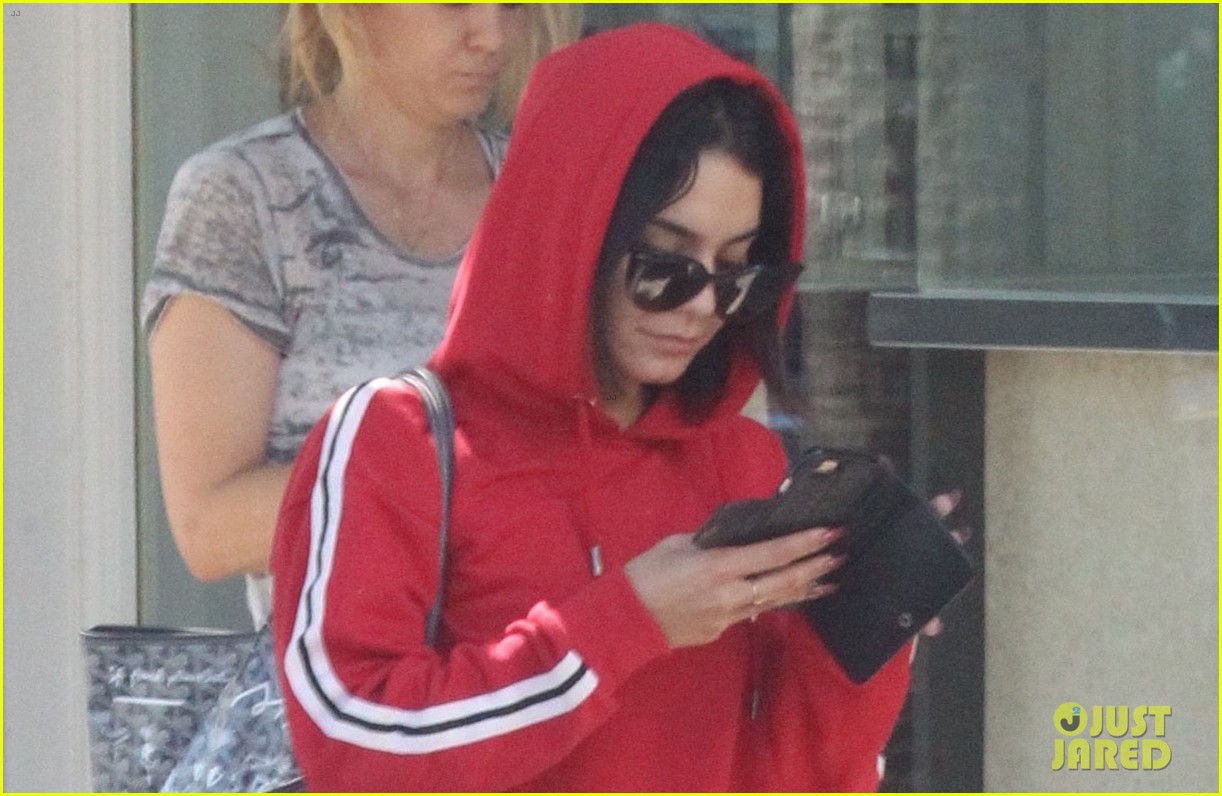 vanessa hugens hits the gym in track suit 04