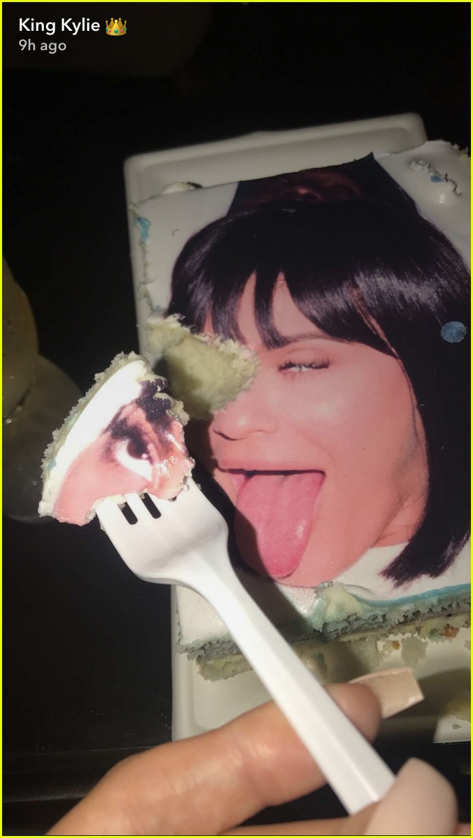 kylie jenners family throws her a surprise 20th birthday party 143940519