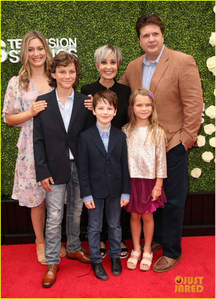 rob lowe son matthew join young sheldon cast at cbs summer tca soiree 053936788