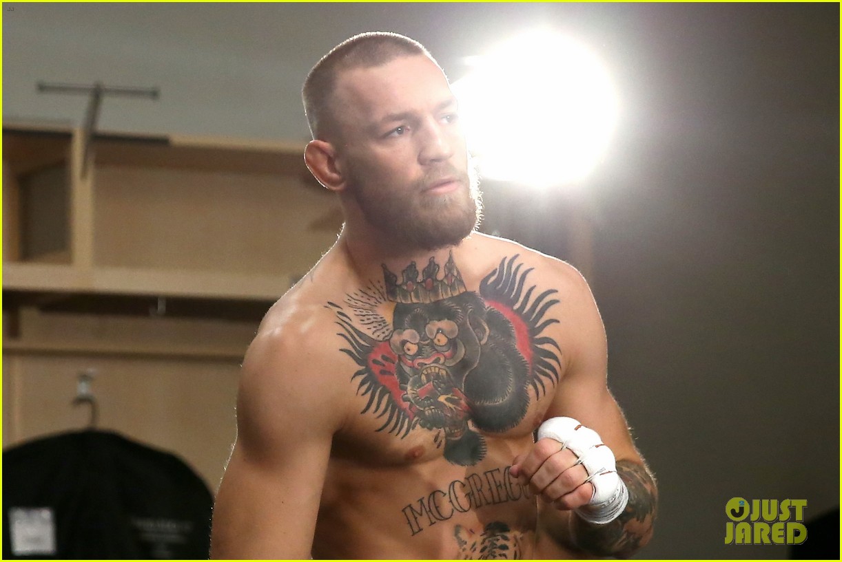 conor mcgregor arrives for fight with his girlfriend son 08