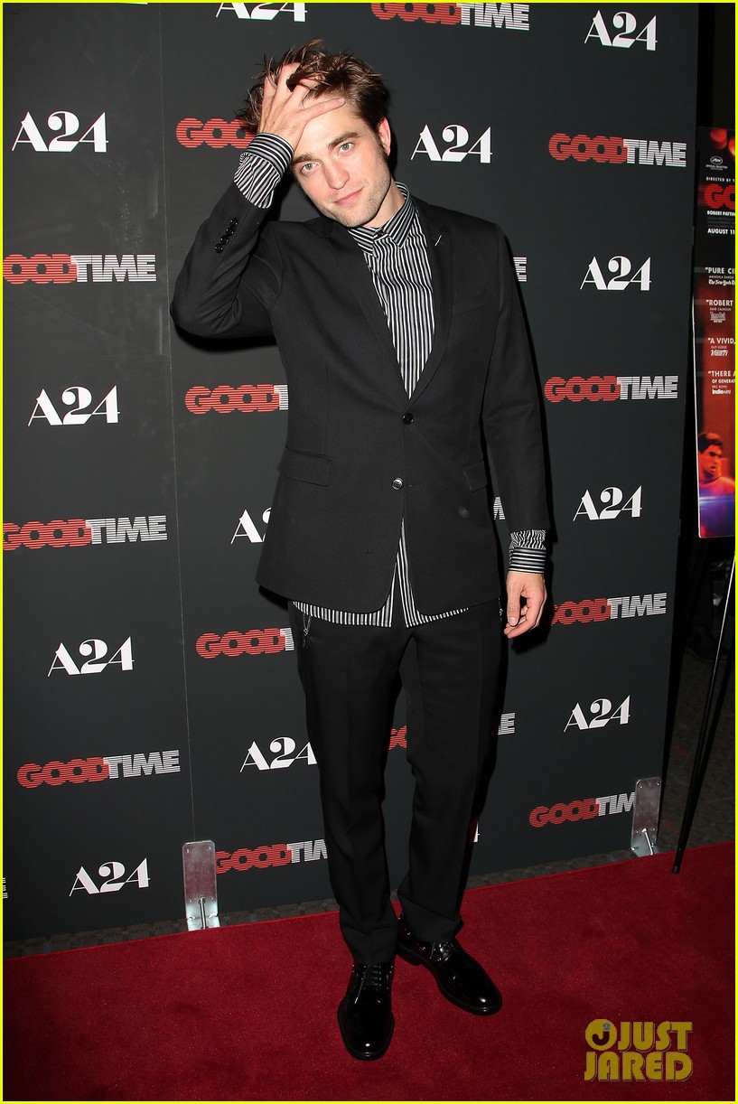robert pattinson suits up for good time nyc premiere 133939786