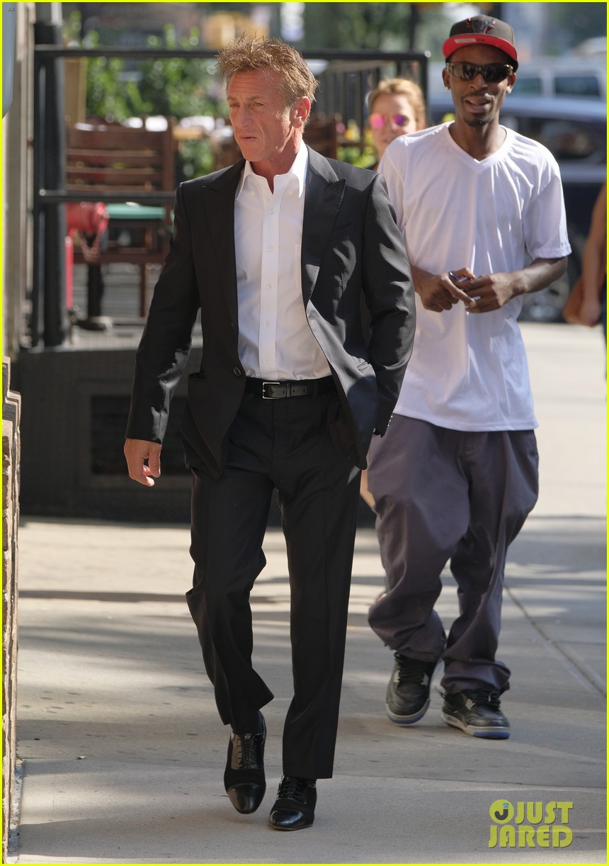 sean penn suits up for a business meeting in nyc 123944972