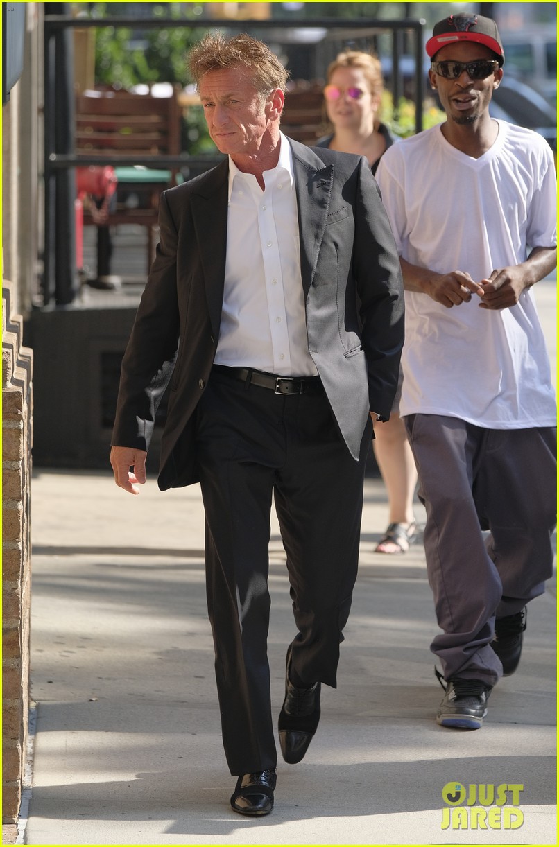 sean penn suits up for a business meeting in nyc 133944973