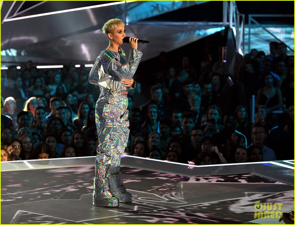 Katy Perry's MTV VMAs 2017 Opening Monologue Video - Watch Now!: Photo