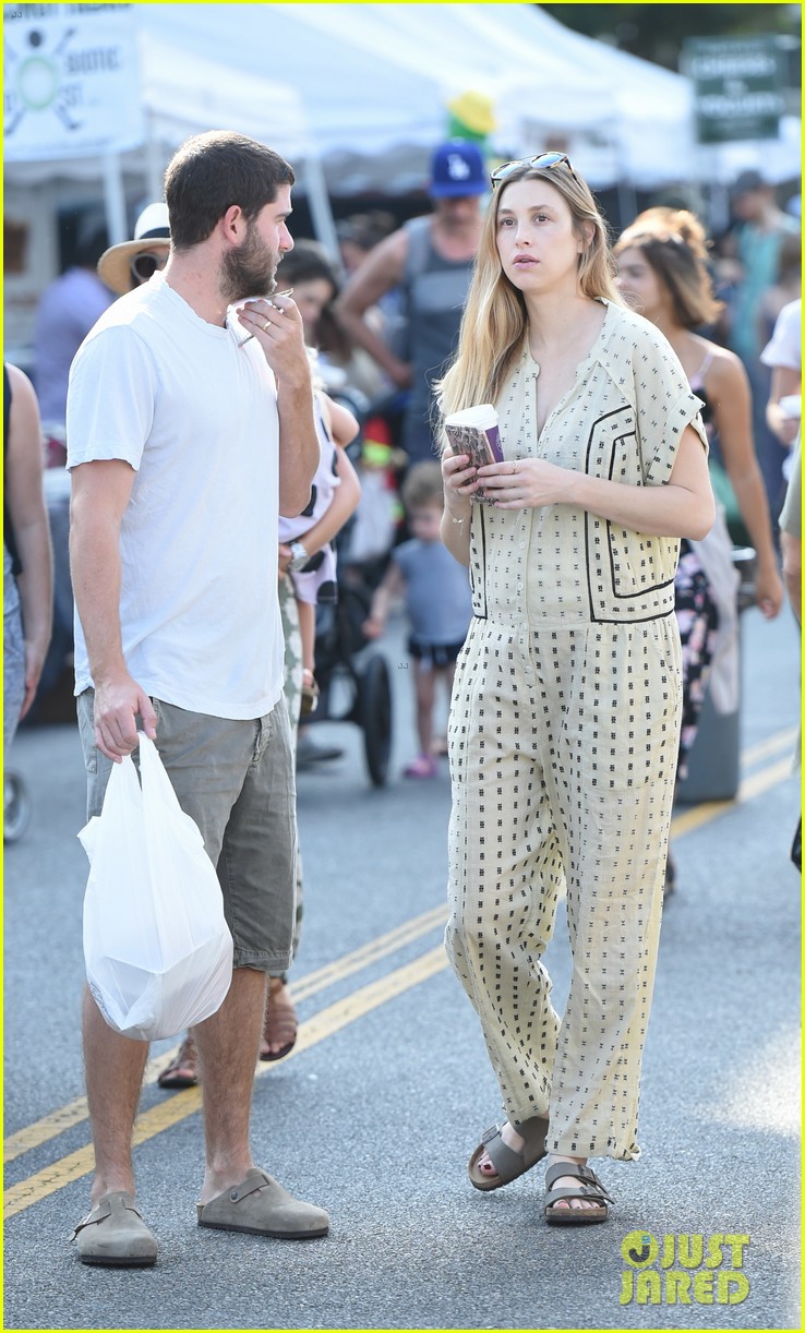 whitney port goes shopping with her hubby a week after giving birth 333938467