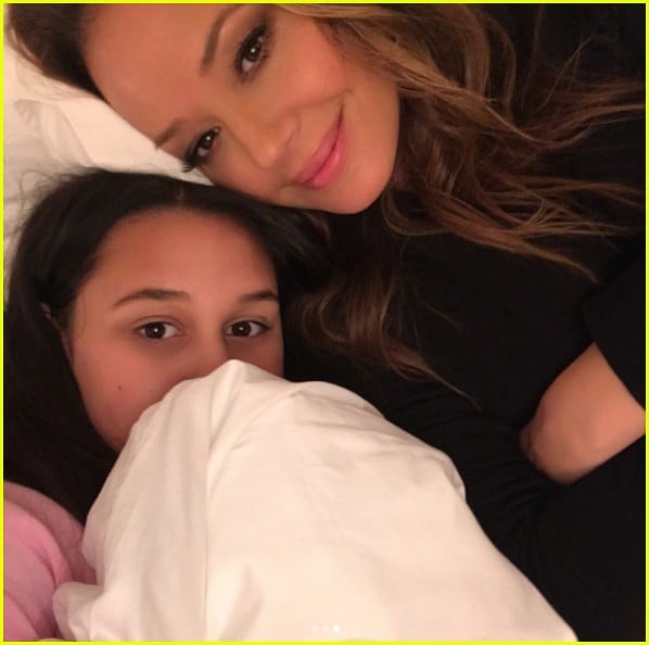 leah remini shares first photos from kevin can wait season 2 set 03