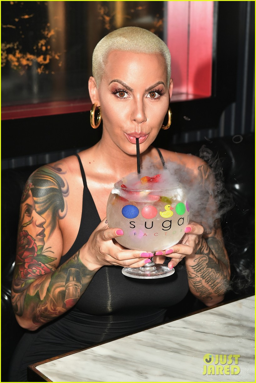 amber rose hosts end of summer party at miami sugar factory 03