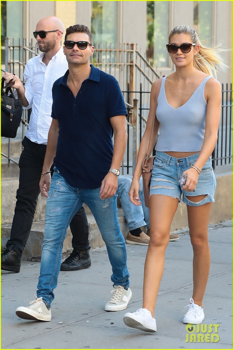 ryan seacrest shayna taylor couple up for nyc stroll 053937940