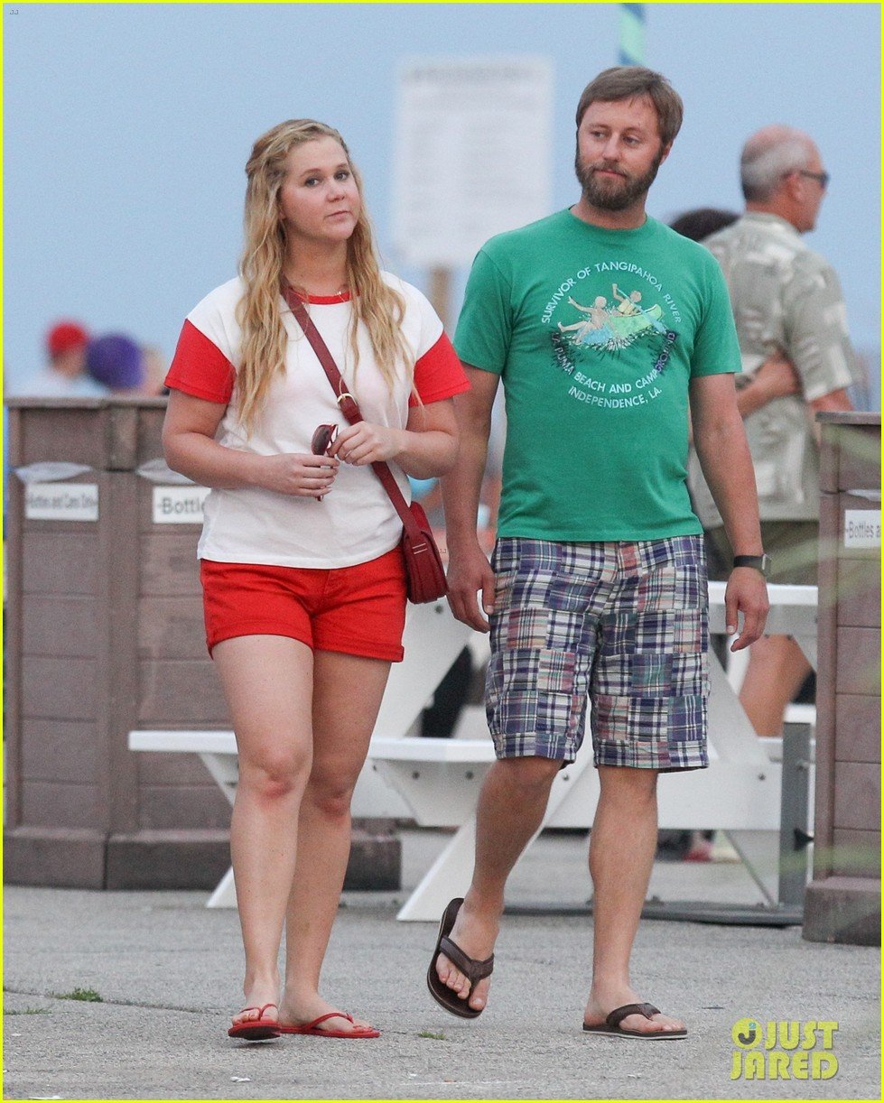amy schumer films date night scene with rory scovel 053942415