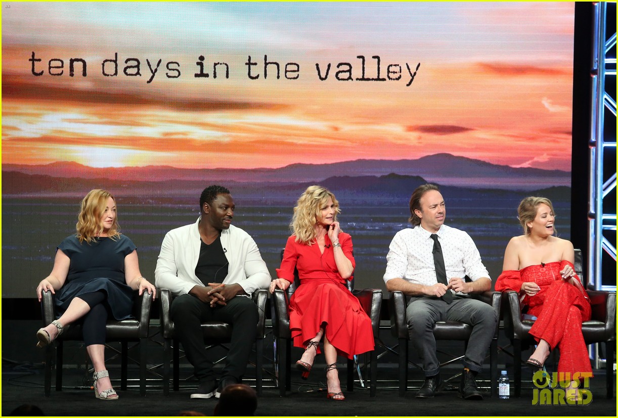 kyra sedgwick joins 10 days in the valley costars at tcas 01
