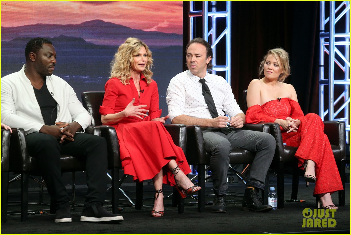 kyra sedgwick joins 10 days in the valley costars at tcas 033938549