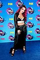 bella thorne brings the glitter and glam to the teen choice awards 2017 05