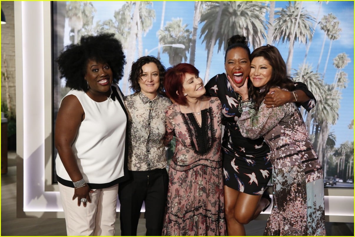 aisha tyler says goodbye to the talk with an emotional send off 023937876