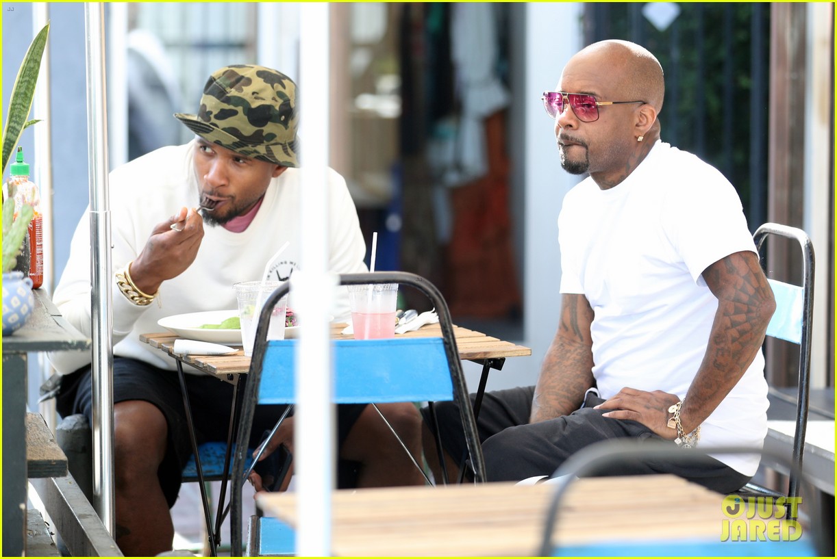 usher steps out for lowkey lunch 02