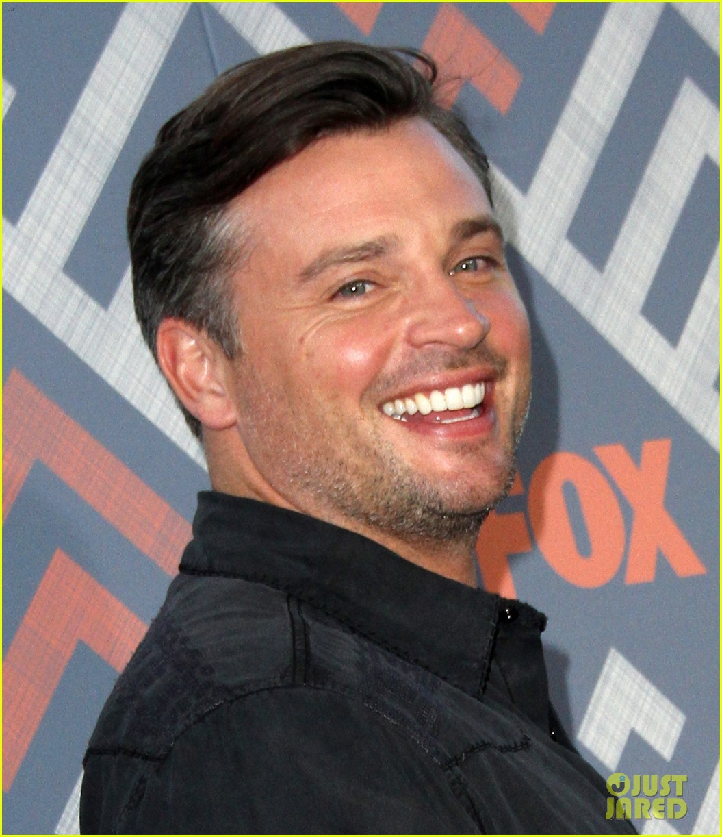 tom welling no supergirl cameo 073940118