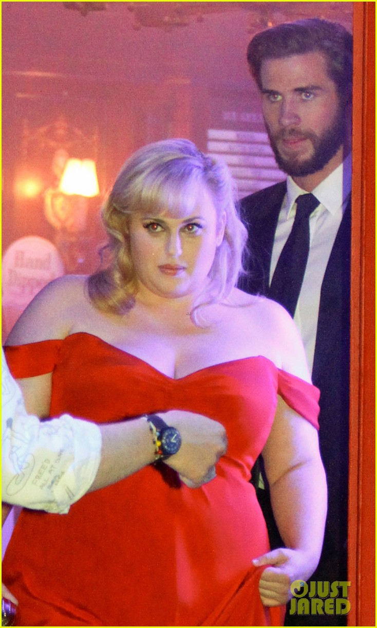 rebel wilson and liam hemsworth get glam for last night of isnt it romantic filming 063945138